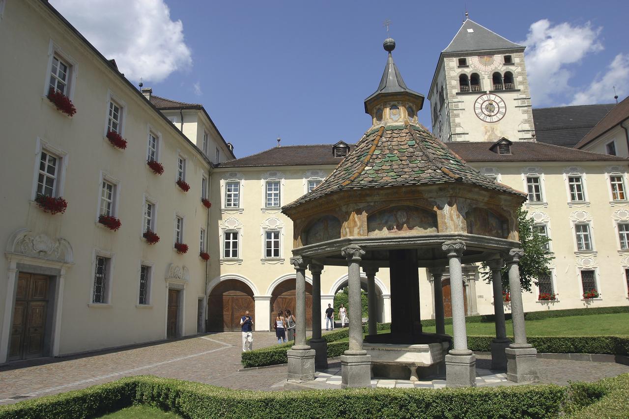 Hotel Grüner Baum Bresanona Exterior foto